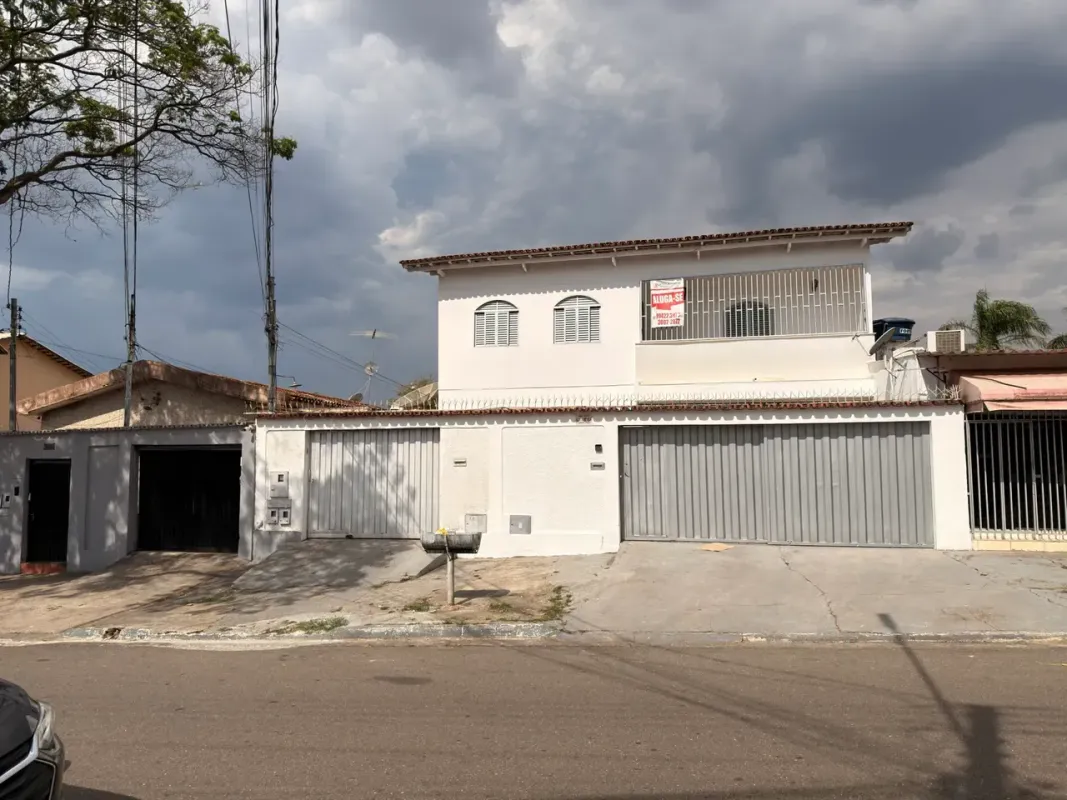 Sobrado para alugar 198 m² Leste Universitário