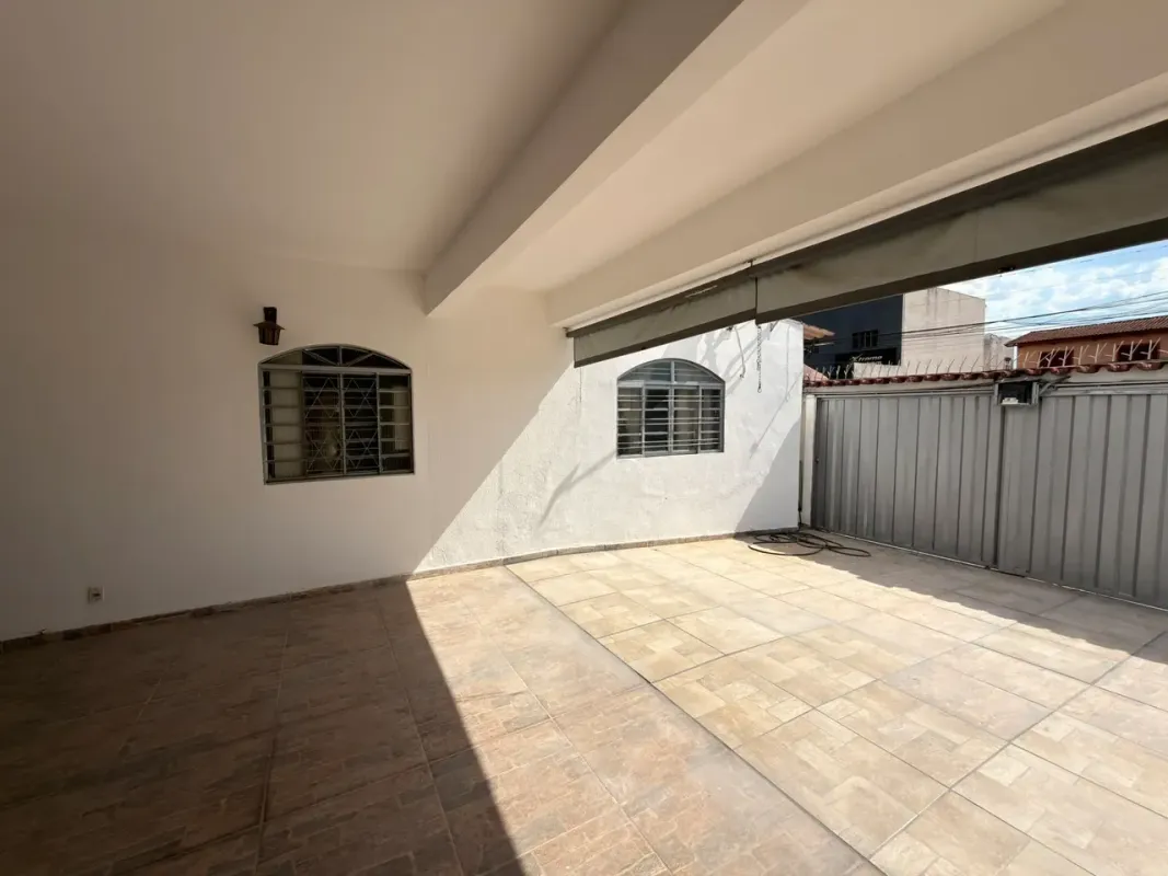 Sobrado para alugar 198 m² Leste Universitário