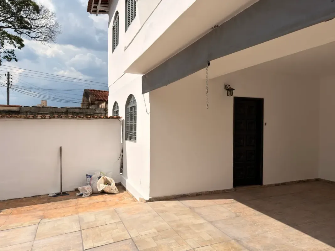 Sobrado para alugar 198 m² Leste Universitário