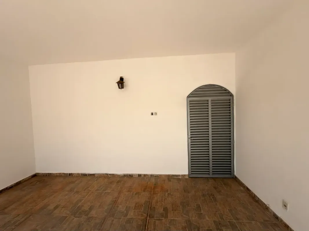 Sobrado para alugar 198 m² Leste Universitário