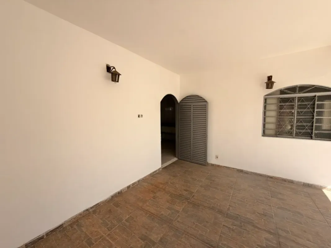 Sobrado para alugar 198 m² Leste Universitário
