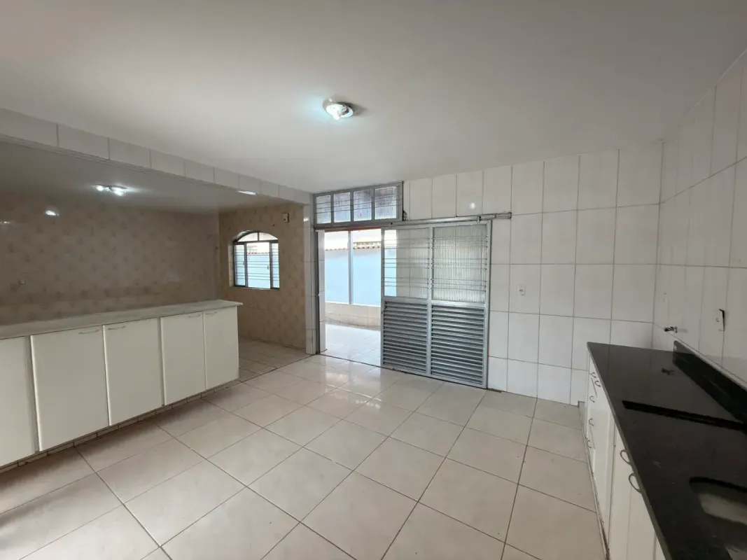 Sobrado para alugar 198 m² Leste Universitário